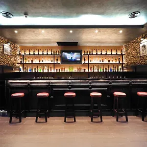 Hostel Alessandro Downtown & Bar